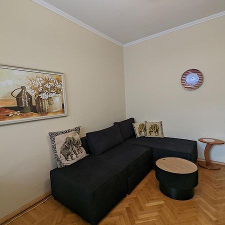 Vintage Apartment In Center Tirana Exterior foto