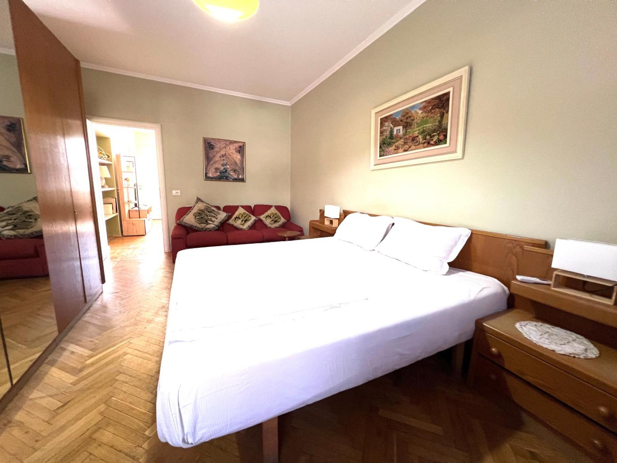 Vintage Apartment In Center Tirana Exterior foto
