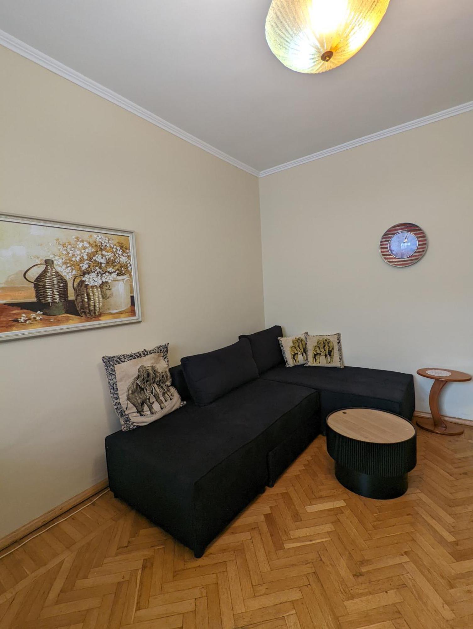 Vintage Apartment In Center Tirana Exterior foto