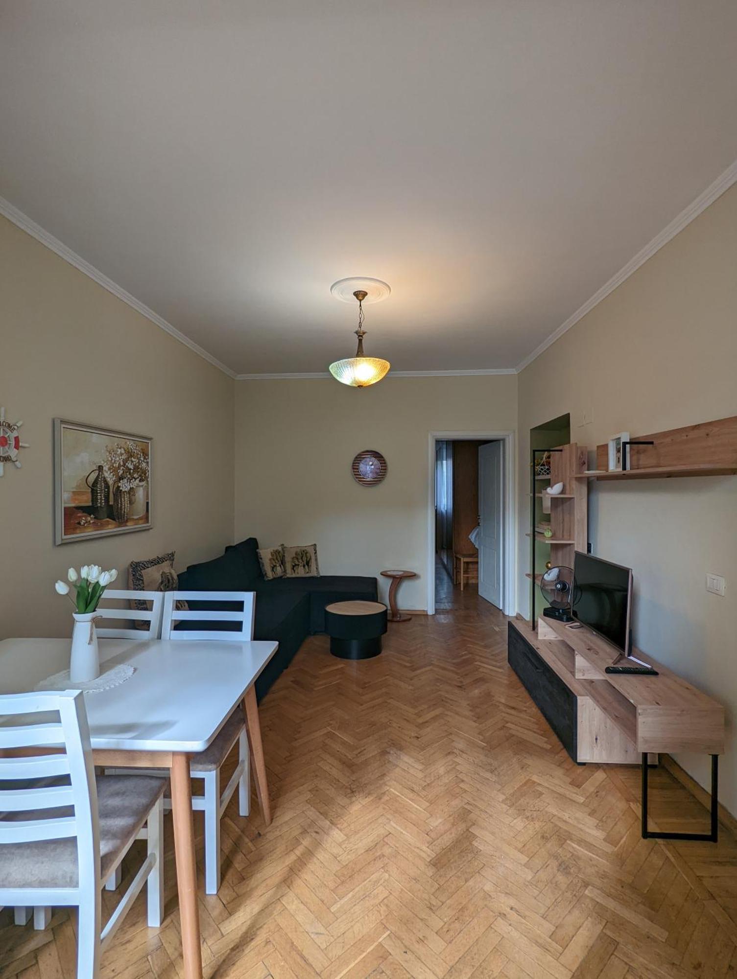 Vintage Apartment In Center Tirana Exterior foto